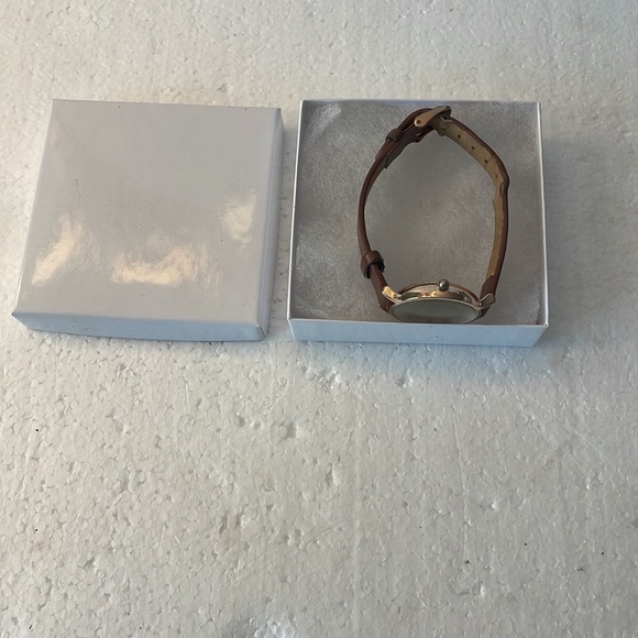 Women’s watch light brown band Roman numerals minute hand new battery - Picture 7 of 7